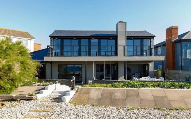 Luxury Seafront Family Home - Indoor Pool