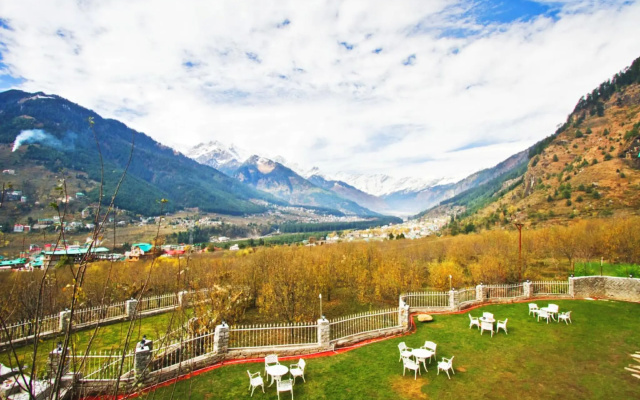 Goroomgo Out Town Manali