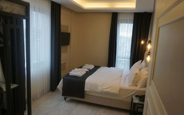 Mana Airport Hotel