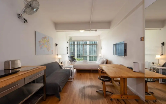 Central Studio in the Heart of Melbourne Cbd!