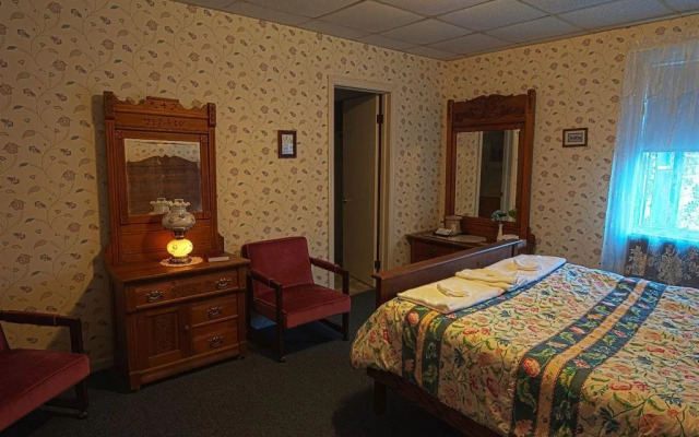 The Riverside Inn and Dinner