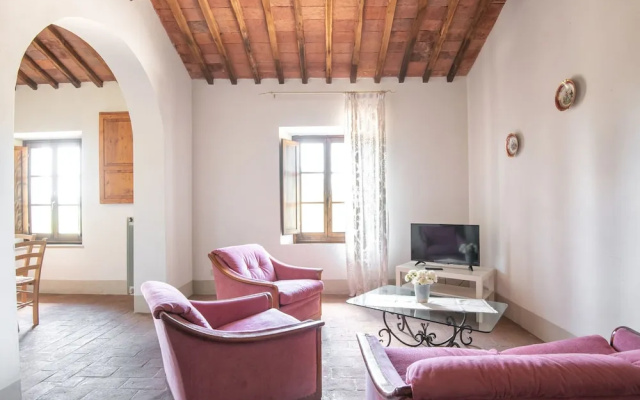 Secluded Apartment in Rapolano Terme with Garden