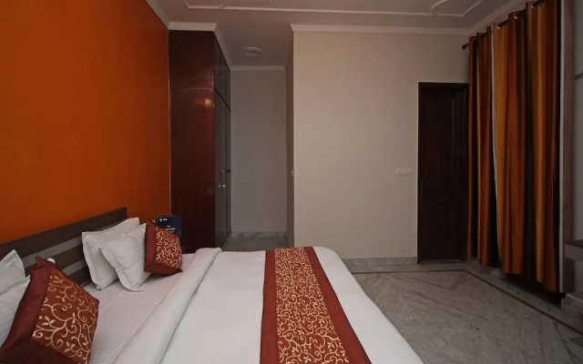 OYO 9075 Petals Inn
