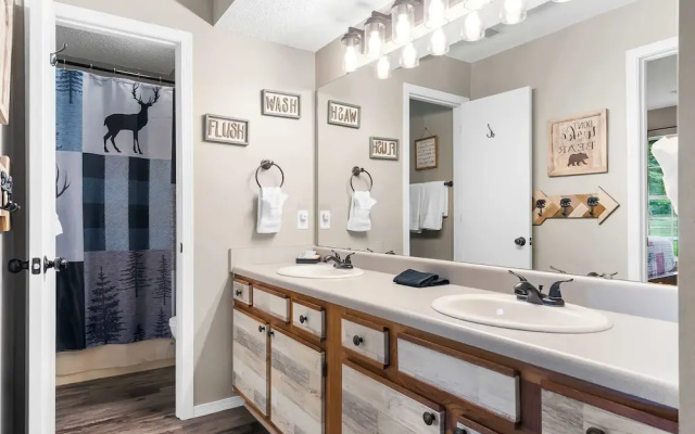 Fallcreek Haven - A Chic Retreat