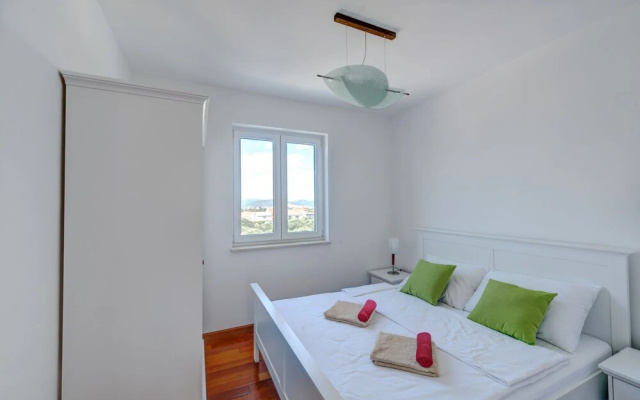 Apartments Zrinka