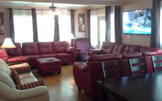 JARVIS Edgewater Park & Beach Villa-Hotel