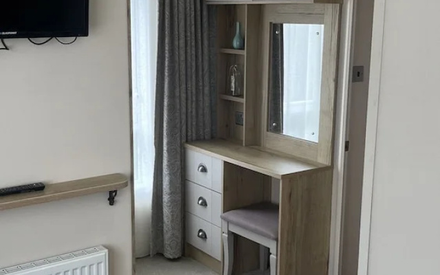 Immaculate 3-bed Lodge in Out Rawcliffe