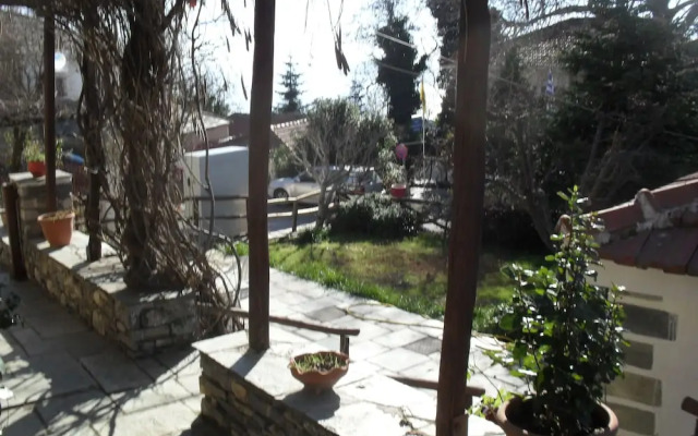 Traditional Guest Home Dimou