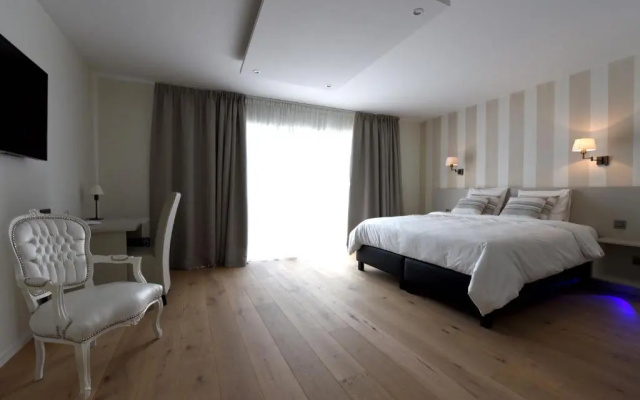 Le 24 Hotel