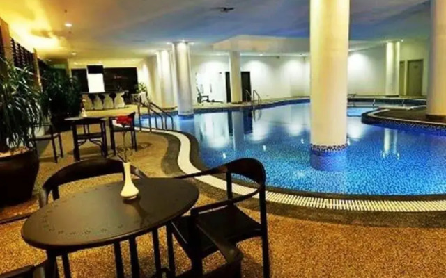 Holiday Villa Hotel & Suites