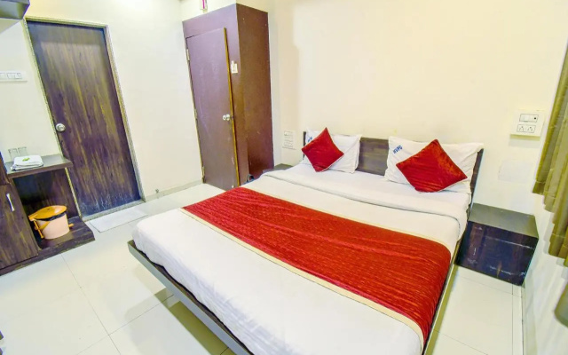 Hotel Vishnupriya Grand