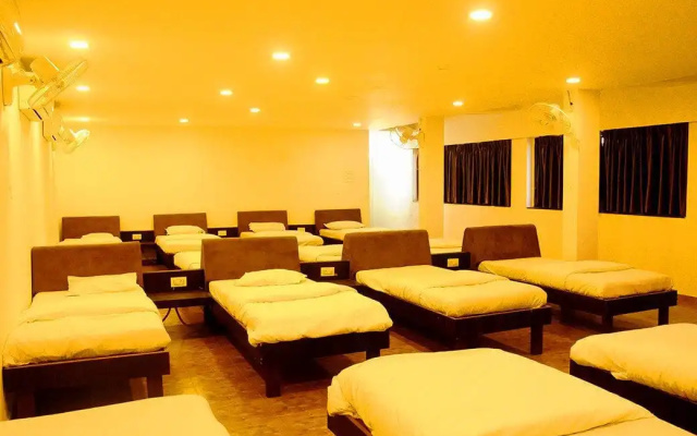 Hotel Ashray