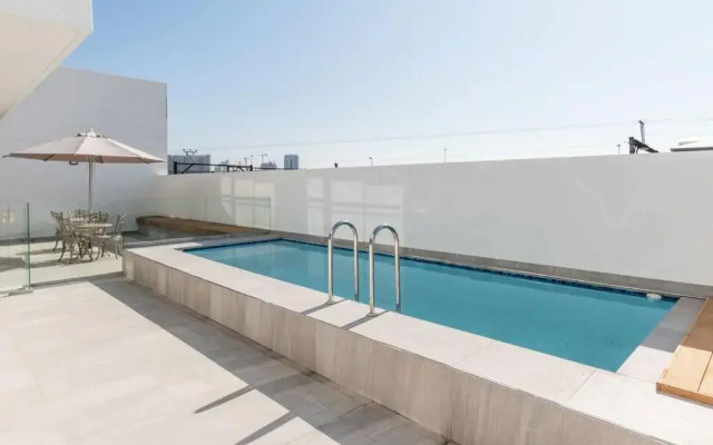 Contemporary arty Studio Balcony Mountain views