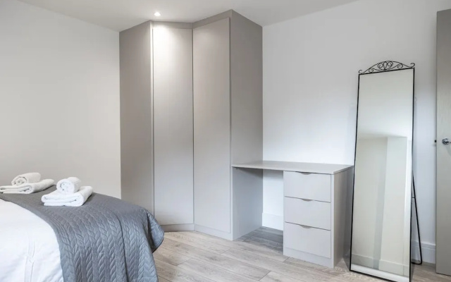 Remarkable 2-bed Apartment in Camberley