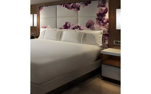 Отель Hilton Washington DC National Mall The Wharf