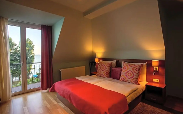 Tópart Hotel