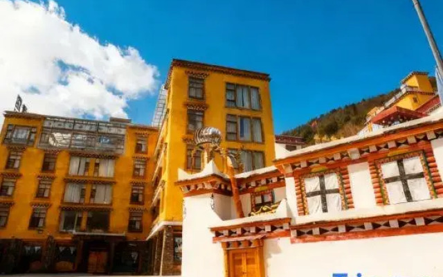 Kawala Hotel (Kangding Love Song Square National Highway G318)
