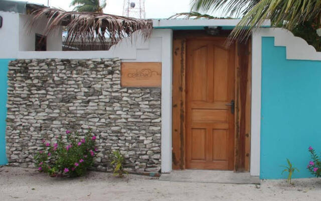 Отель Cokes Beach House Мальдивы, Северный атолл Мале - отзывы, цены и фото номеров - забронировать отель Cokes Beach House онлайн вид на фасад
