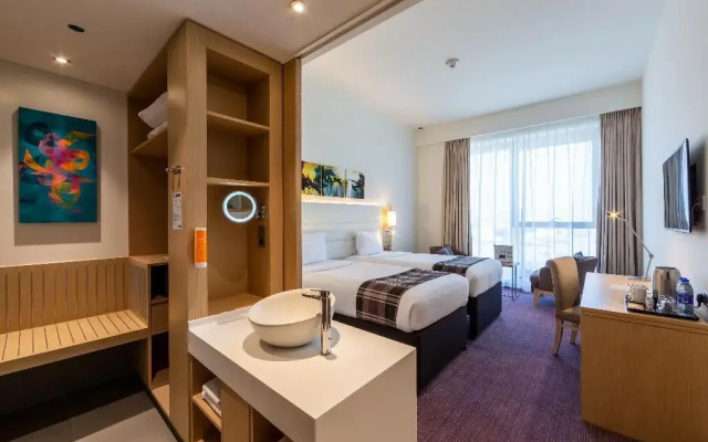 Отель Premier Inn Dubai Dragon Mart