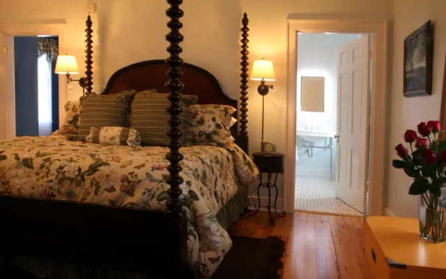Charred Oaks Inn