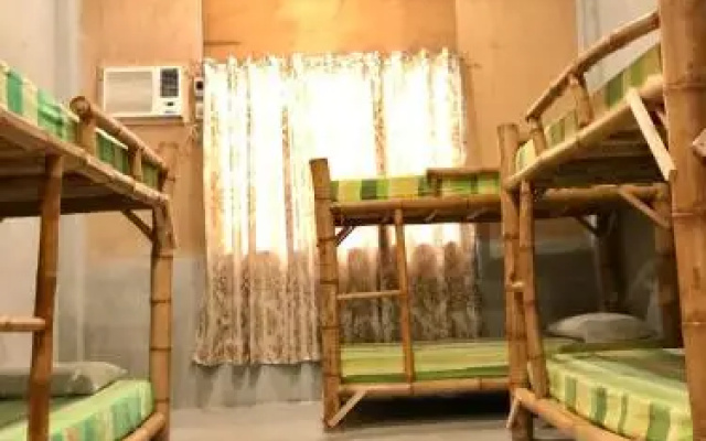 Sharky Hostel Oslob