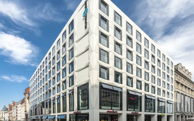 Отель Motel One Leipzig-Augustusplatz Германия, Лейпциг - отзывы, цены и фото номеров - забронировать отель Motel One Leipzig-Augustusplatz онлайн вид на фасад