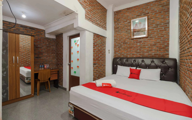 RedDoorz Syariah near Jalan Asahan Pematang Siantar