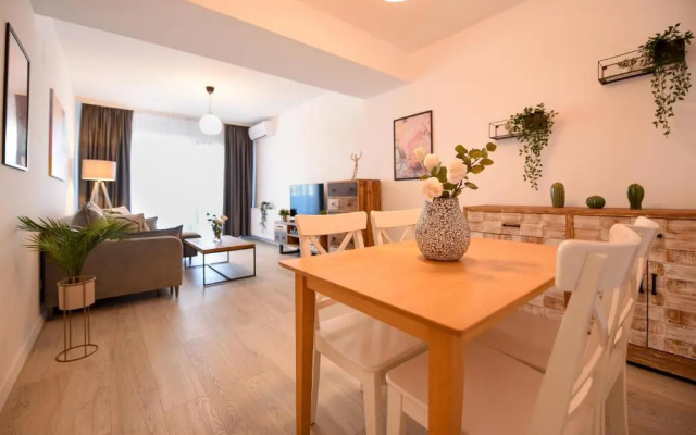 SUGAR RUSH - Modern 1BR Apt with Balcony