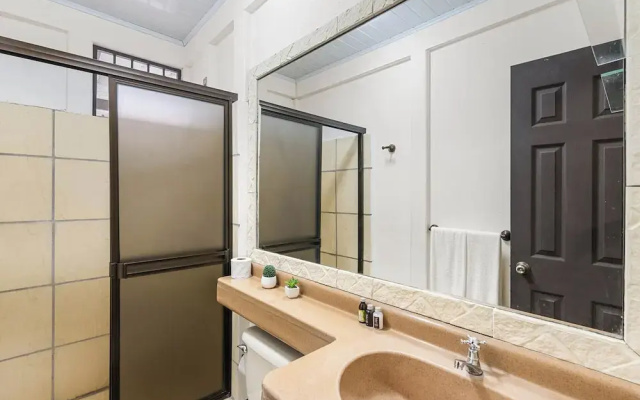 3-BD Home with Pool, Walk to Beach