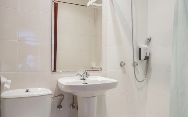 Moon Hostel Bio