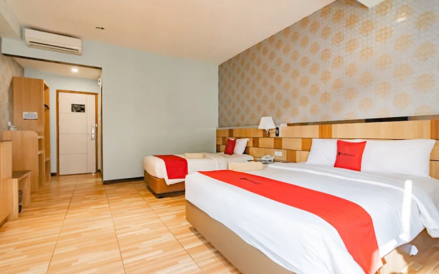 RedDoorz Premium near Bandung Station