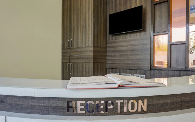 FabHotel Poona Royal