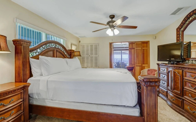 228 Bay Shore Dr