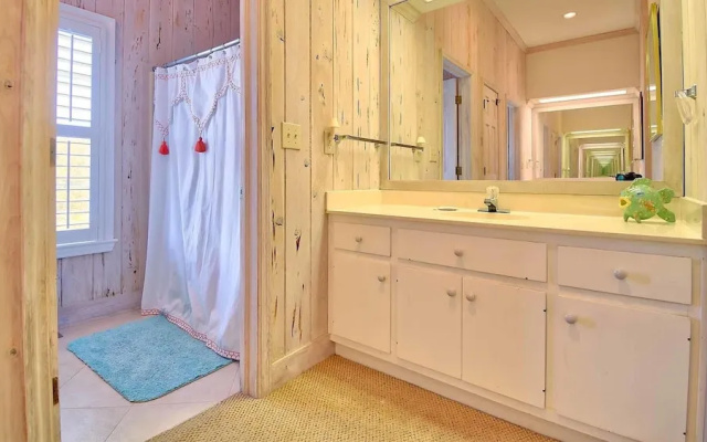 141 Sea Spray 4 Br Home by RedAwning