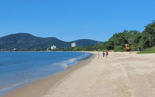 Curta Praia de Armação Casa Hortênsia