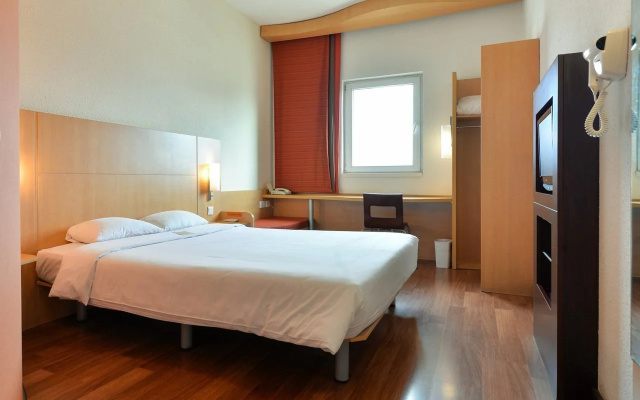 ibis Shanghai Chengshan Road Hotel