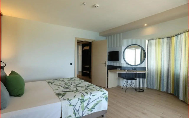 EOS Beach Resort