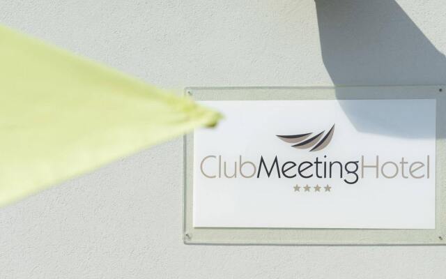 Club Meeting Hotel вид на фасад