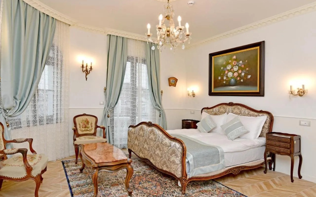 Royal Hotel