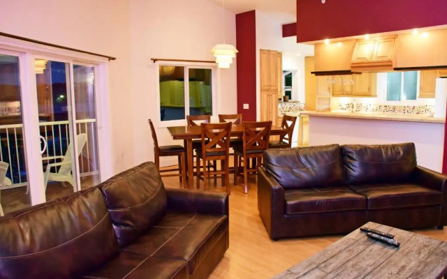 Longliner Lodge and Suites