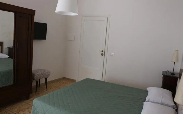 HouseInTheLight B&B