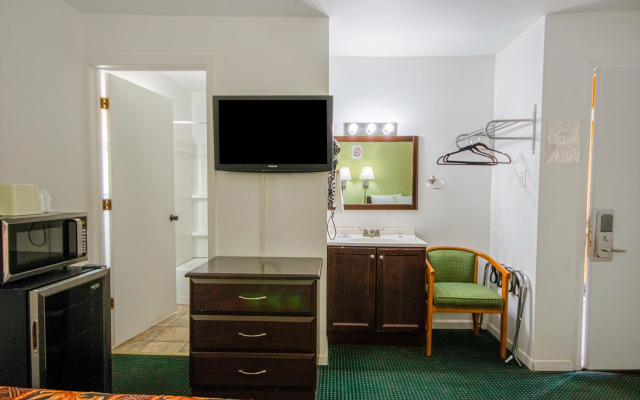 Travelier Motel - Macon