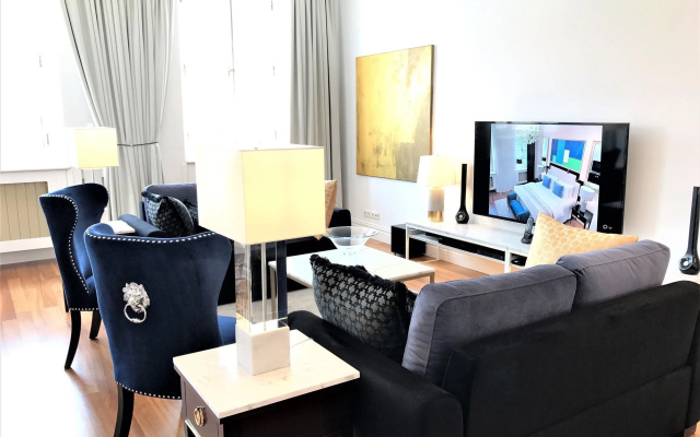 MONDRIAN Luxury Suites & Apartments Old Town Market Square