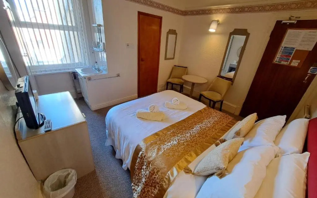 Lily Hotel