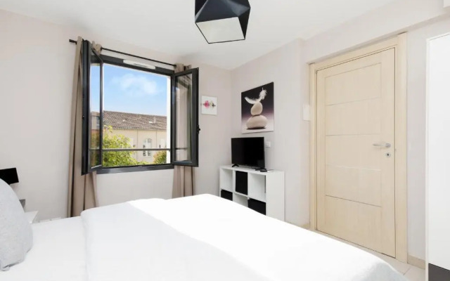 3 Bedrooms: 200m From Croisette