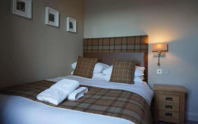 Lochside hotel