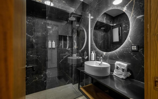Cens Gold Luxury Suites
