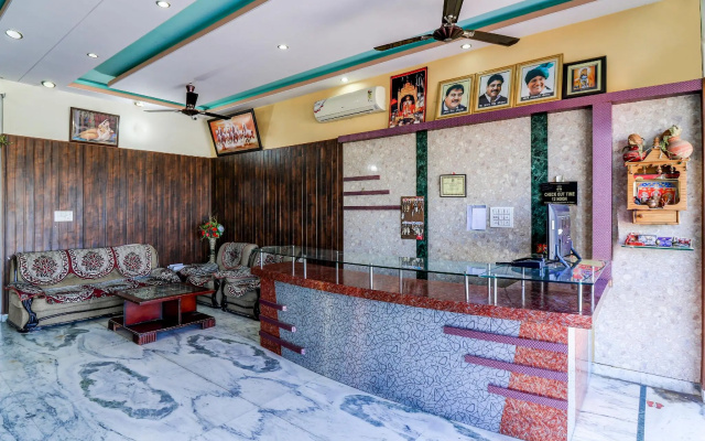 OYO 30929 Hotel Abhishek Inn