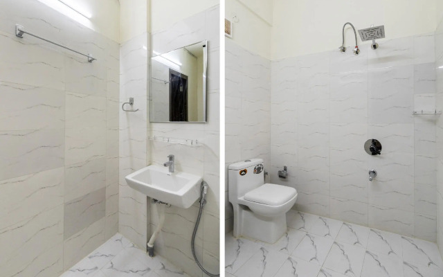 OYO 71184 Lavish Suites