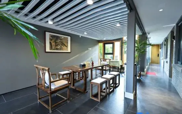 Xihai Bamboo Courtyard (Houhai Jishuitan Subway Station)